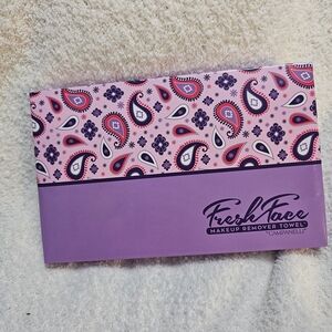 Campanelli Fresh Face Makeup Remover Towels in a Paisley Design